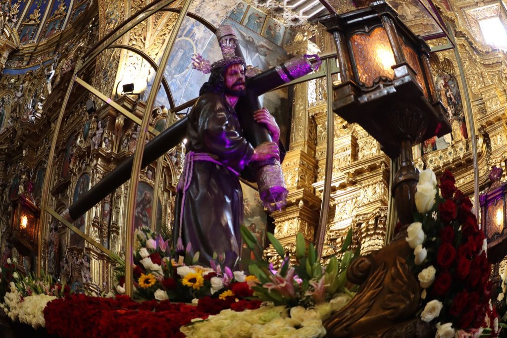 Así se desarrolla la procesión de Jesús del Gran Poder en Quito