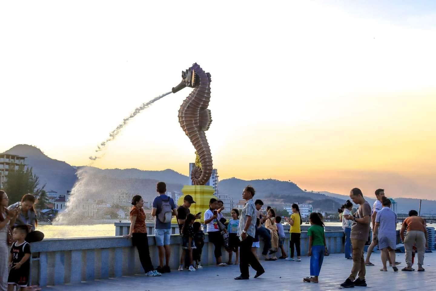 8-metre seahorse statue in Cambodia bears striking resemblance to Merlion