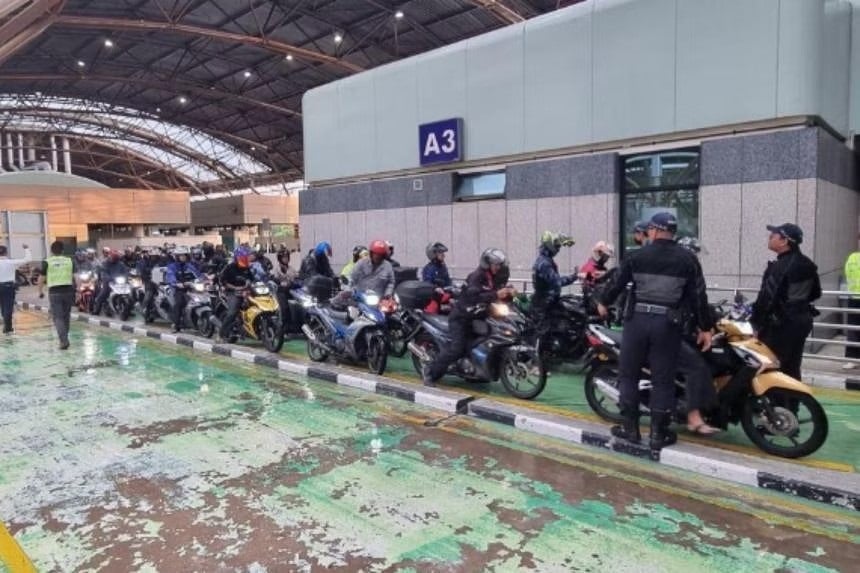 25 motorcyclists arrested at Tuas Checkpoint for offences including riding without a valid licence