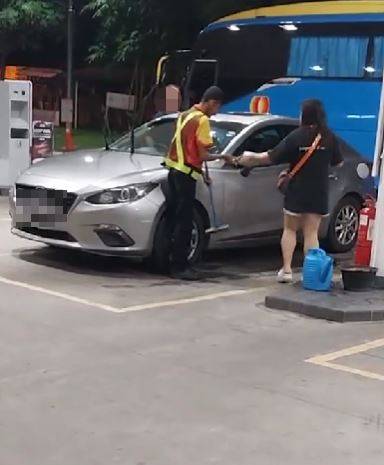 ‘Because of money, everything can’: JB petrol station employee accused of accepting tips from S’pore driver