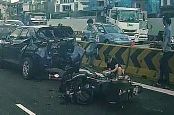 SAF doctor witnesses motorcyclist lying in blood along PIE, stops & provides treatment