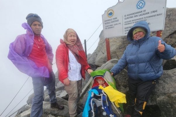 Woman with heart condition climbs Mt Kinabalu (1)